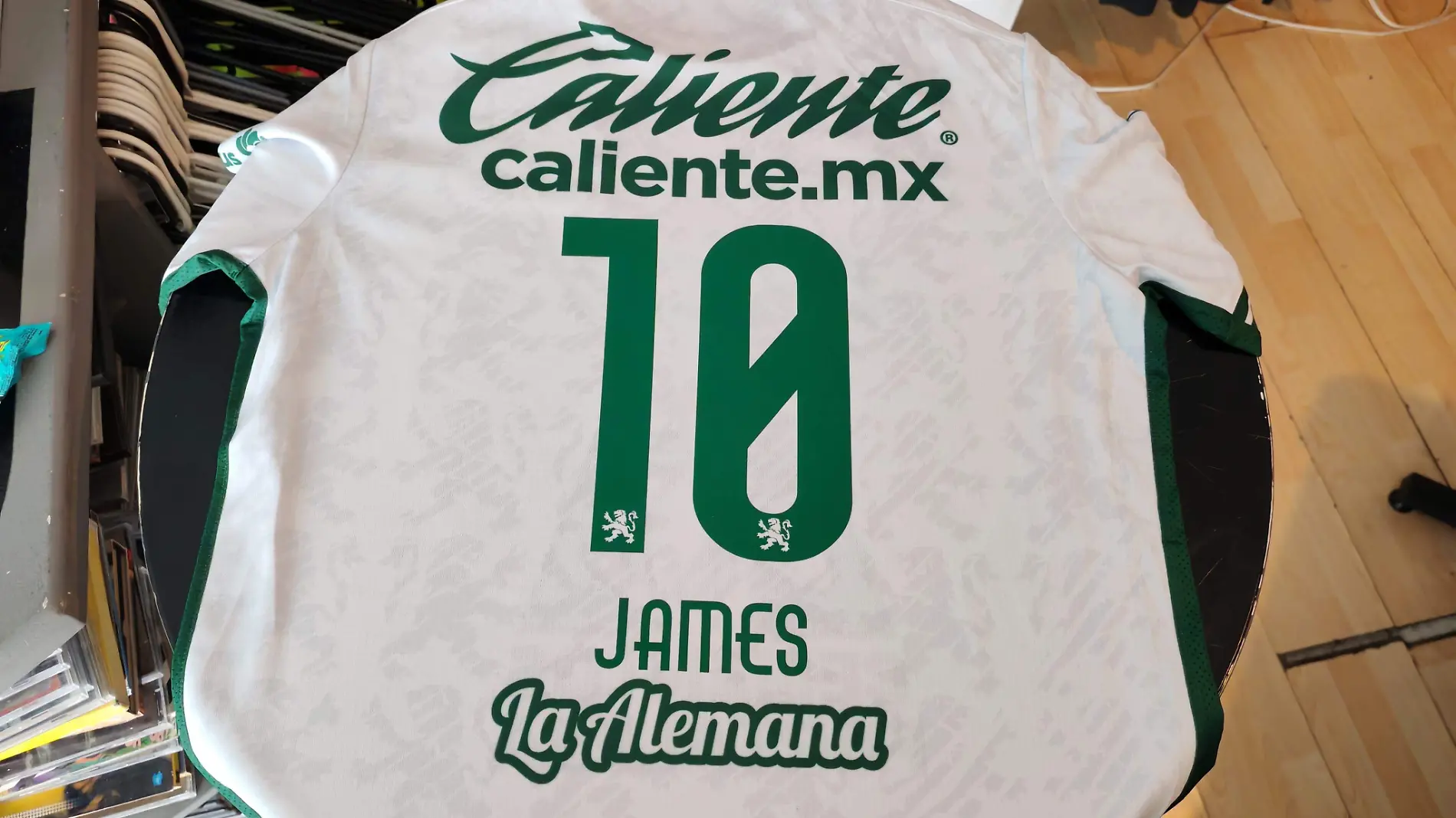 R VAZQUEZ PLAYERA JAMES RODRIGUEZ (4)